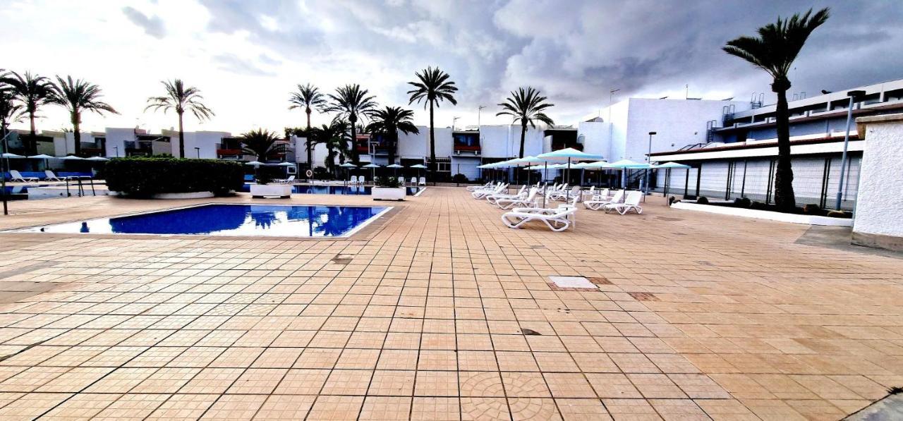 Ten Bel Primavera, Pool & Free Wifi Villa อาโรนา ภายนอก รูปภาพ